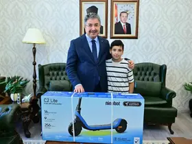 Eskişehir Valisi Dr. Erdinç Yılmaz, orman şehidinin evladı Batuhan’ın hayalini gerçekleştirdi
