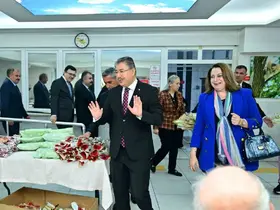 Eskişehir Valisi Dr. Erdinç Yılmaz ve eşi Şenay Yılmaz, Dünya Yaşlılar Günü’nde huzurevi sakinleriyle bir araya geldi
