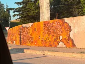 Eskişehir’de bir parkın duvarlarındaki haç figürlerine tepki
