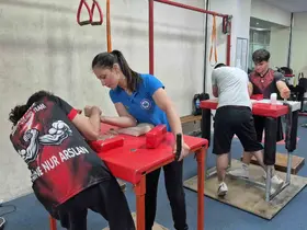 Eskişehir’de Gaziler Günü dolayısıyla bilek güreşi turnuvası yapıldı
