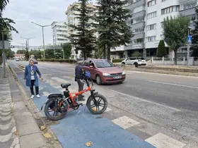 Eskişehir’de otomobilin çarptığı bisiklet sürücüsü yaralandı
