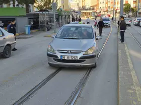 Eskişehir’de otomobilin çarptığı yaşlı kadın yaralandı
