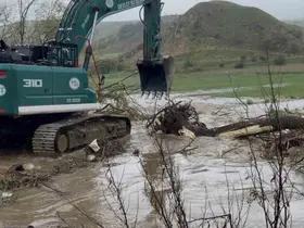 Eskişehir’de sağanak yağış sonrası dere taştı, bir çiftlik ve tarım arazisi sular altında kaldı
