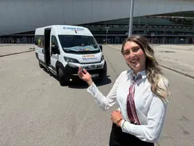 Eskişehir’de üniversite mezunu kadın servis şoförü ‘olmaz’ diyenlere inat direksiyon sallıyor
