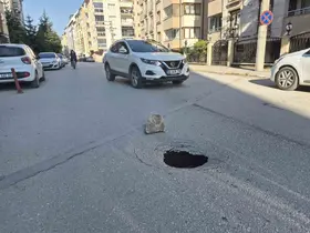 Eskişehir’de yol çöktü, sürücüler zor anlar yaşadı
