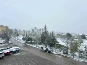 Eskişehir’in bazı ilçeleri güne beyaz örtüyle uyandı
