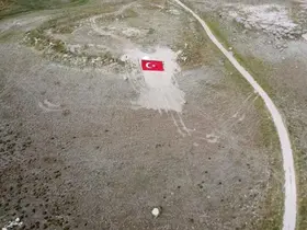 Eskişehirli gençler Milli Takıma destek için dağa Türk Bayrağı nakşetti
