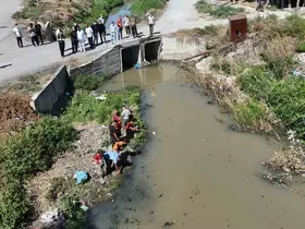 Fabrika atıklarının bırakılmasıyla yıllar içinde çöplük haline gelen derenin kokusu vatandaşlar canından bezdirdi
