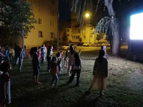 Farklı kuşaklar açık hava sinemasında buluştu
