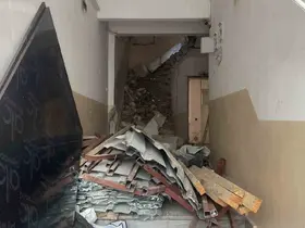 Fatih’te yıkım sırasında bina çöktü: 2 yaralı
