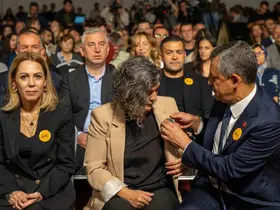Ferdi Zeyrek’in adı eşi ve kızının öncülüğünde kurulan vakıfta yaşayacak
