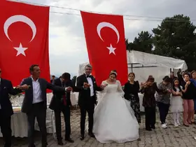 Festival havasında düğün
