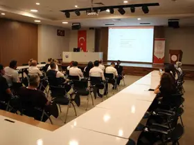 Fethi Sekin Şehir Hastanesi personeline temizlik ve enfeksiyon kontrolü eğitimi
