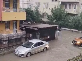 Fethiye’de sağanak yağış hayatı olumsuz etkiledi
