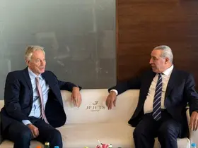 Filistin Devlet Başkanı Yardımcısı Al-Sheikh, İngiltere’nin eski Başbakanı Blair ile bir araya geldi
