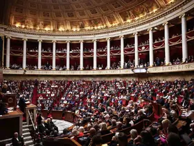 Fransa’da güvenoyu alamayan François Bayrou hükümeti düştü

