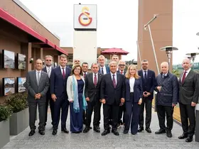 Galatasaray ve Barcelona yönetimi dostluk yemeğinde buluştu

