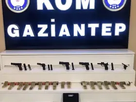 Gaziantep’te 4 adet ruhsatsız silah ile çok sayıda fişek ele geçirildi
