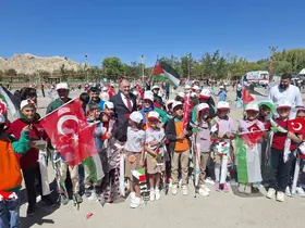 Gazzeli çocuklar için uçurtmalar gökyüzüyle buluştu
