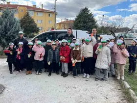 Gediz’de minik eller geleceğe nefes oluyor

