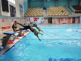 Geleceğin yüzme şampiyonları Muş’ta yetişiyor
