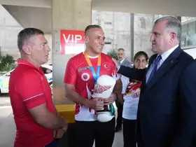 Gençlik ve Spor Bakanı Bak’ı Muğla’da milli sporcular karşıladı
