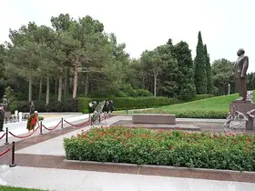 Genelkurmay Başkanı Bayraktaroğlu, Azerbaycan Savunma Bakanı Hasanov ile görüştü
