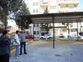 Germencik’te minibüs durağına gölgelik tente uygulaması
