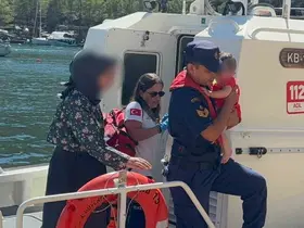 Gezi teknesinde yaralanan bebek için Sahil Güvenlikten tıbbi tahliyesi yapıldı
