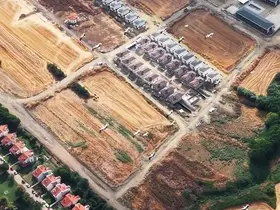 Göç yolundaki leylekler dronla görüntülendi
