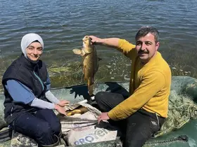 Gölette kaçak avcılığa geçit yok: Yasa dışı ağ imha edildi
