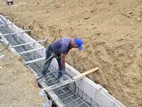Gördes’te 28 bin metreküplük gölet için ilk kazma vuruldu
