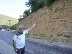 Gümüşhane’de vatandaşların tapulu arazileri toprak kaymaları nedeniyle her geçen gün küçülüyor
