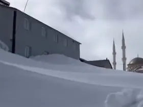 Gümüşhane’nin yaylalarında kar kalınlığı evlerin boyuna ulaştı
