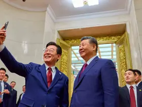 Güney Kore Devlet Başkanı Lee, Çinli mevkidaşı Xi ile selfie çekti
