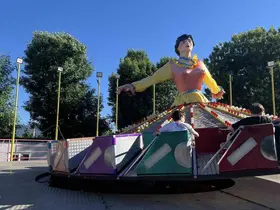 Günlerdir lunaparkı izleyen otizmli çocuğa çalışanlardan özel tur
