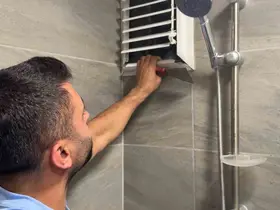 Günlerdir mahsur kalan güvercini kurtarmak için pencereyi söktü

