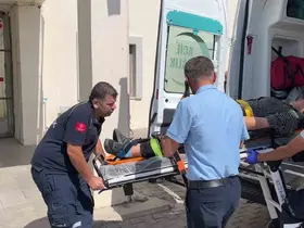 Hafriyat kamyonu ile otomobil çarpıştı: 3 yaralı
