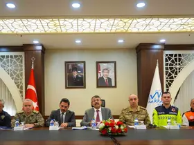 Hakkari Valisi Çelik trafik güvenliği toplantısına katıldı
