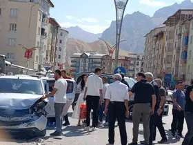Hakkari’de iki araç çarpıştı: 1 yaralı
