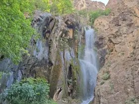 Hakkari’deki Ava Ore Şelalesi mest ediyor
