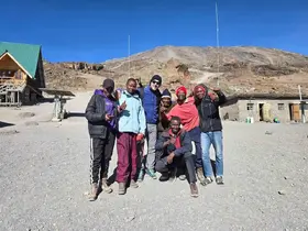 Hakkarili eğitimci Kilimanjaro’ya tırmandı
