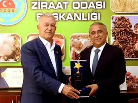 Hasan Altun’dan, İl Müdürü Sağlam’a teşekkür plaketi

