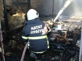 Hassa’da ev ve ahır yandı
