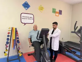 Hastalığın etkisiyle kaybolan adam Alzaymır Merkezi’nde yeniden hayat buldu
