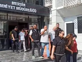 Hastane otoparkındaki araçtan 256 bin 900 uyuşturucu hap çıktı: 2 şüpheli tutuklandı
