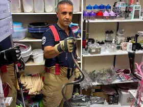 Hatay’da yerleşim alanlarına giren yılanlar doğal yaşam alanına bırakıldı
