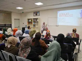 Hatice Hatun Mahalle Külliyesi Çocuk Mektebi’nde aileler eğitim seminerleri ile bilgilendiriliyor
