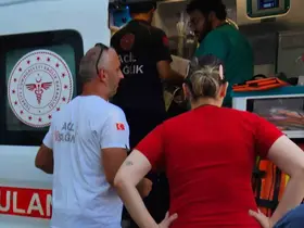 Havuza düşen çocuk boğulma tehlikesi geçirdi, doktorların müdahalesiyle kurtarıldı
