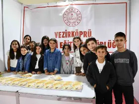 Hayalbaz öğrencilerden masal kitabı

